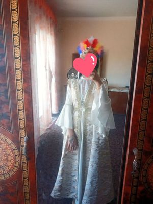 Sotiladi xolati yaxshi libos hozirgi fasonda tikilgan