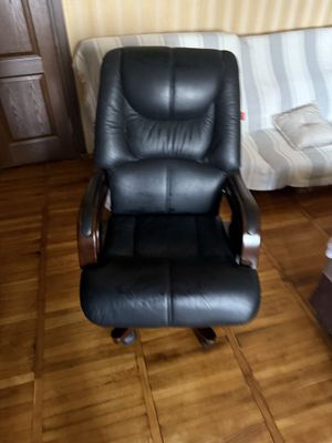 Продается кожаное кресло