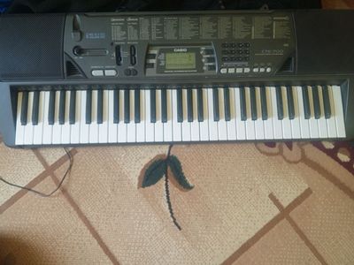 Pianina yangi sotiladi