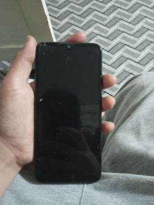 Telefon sotiladi 60 meng faqat batareyasi oshgan
