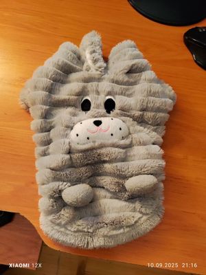 Продам кофточку для маленькой породы собак б/у. Мягкая.