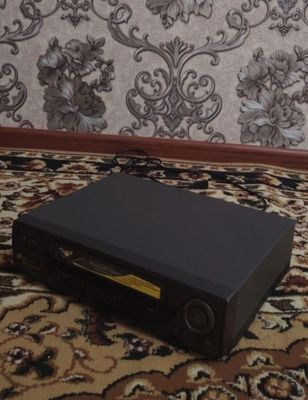 Video magnitafon sotiladi