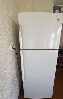 Daewoo Holodelnik xolati yaxshi xich qati sinmagan ,qirilmagan yaxshi