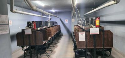Продаётся 28 компьютеров с гарнитурой и мебелью.