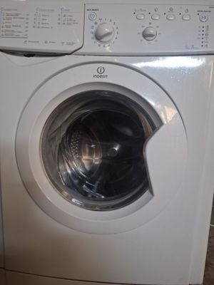 Продам стиральную машину Indesit