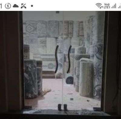 Продаются стеклянные двери