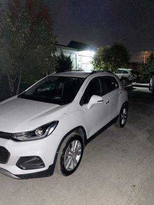 Tracker 1 2020 yil metangaz rangi oq kraska 3 ta petnos bor
