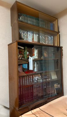 Продается книжный шкаф