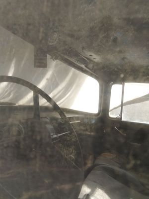Zil 130 soti'adi balonla yuradi holati yahshi yurib tuhtagan