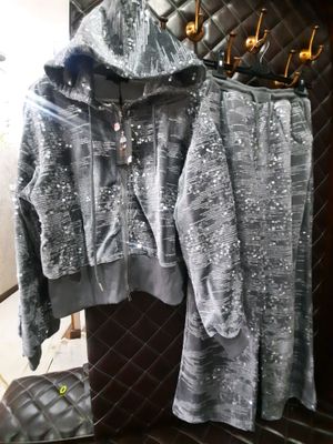 двойка серая с пайетками, новая