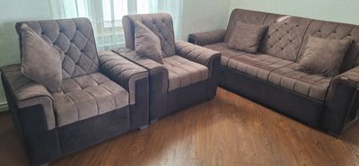 Продам диван с 2 креслами +чехлы и 4 подушки.