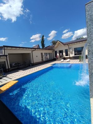 Dacha Oilaga Oq toshda