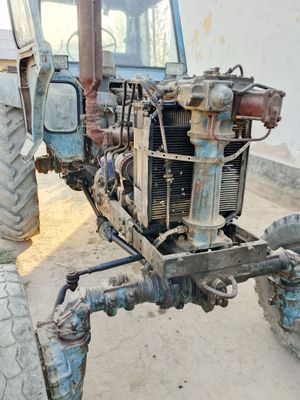 Belarus traktor toʻrt oyoq vidushi