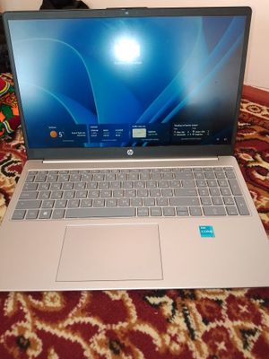 HP Core i3 noutbuk