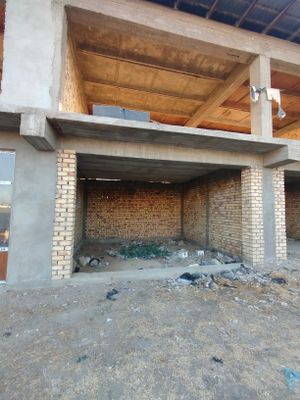 Bozor yaqinida Doʻkon binosi