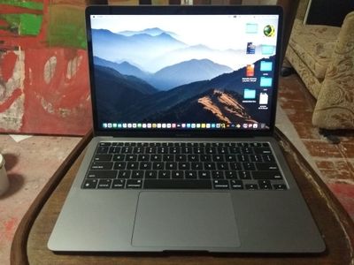 MacBook air M1 8/256gb