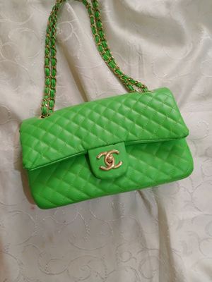 Sumka ayollar uchun (Chanel), yelkaga osadigan