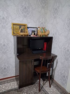 Kompyuter sotiladi stoli bilan
