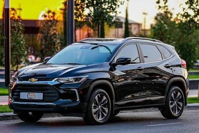 Tracker 2 2024 qora
