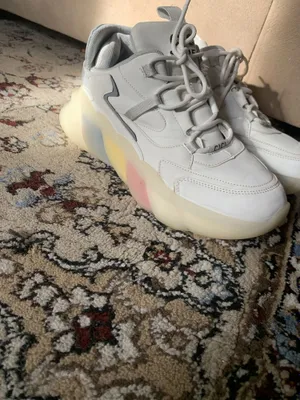 Продам кроссовки