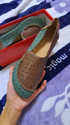 Yangi oyoq kiyim.Razmer 37ga keladi.150.000 ming