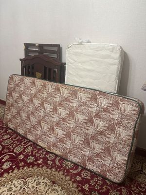 Матрас односпальный в хорошем состоянии (пружина, стандартный размер)