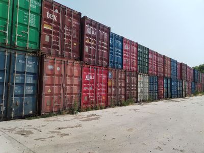 Контейнеры морские в ассортименте