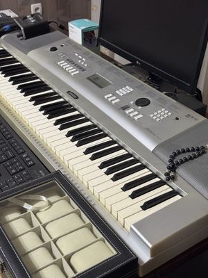 sintizator Yamaha dgx-220