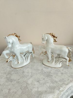 Продам статуэтки лошадки