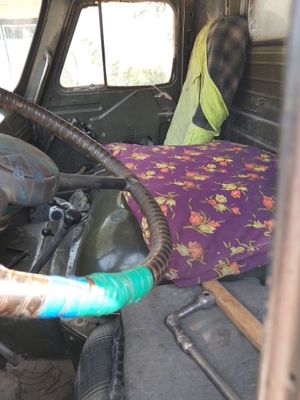 UAZ yuk moshina sotiladi