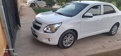 Автомобил Сотилади