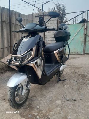 Elektro skutor moto