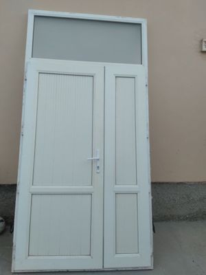 Akfaplastdan ikki tabaqali eshik