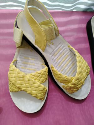 Янги бассоножкилар. Размеры33, 34,35,37. Новые.