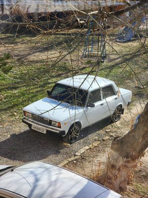 Vaz 2107 белый на бензине