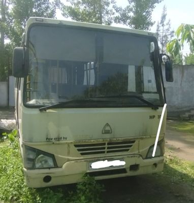 Isuzu aftobus rangi sariq