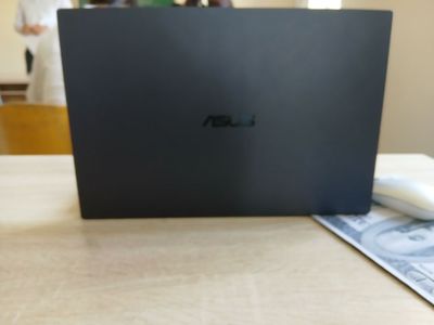 Asus Notbuk holati ideal dakument karobka zaryatchik hamma narsasi bor