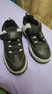 Продам детские кроссовки утеплённые