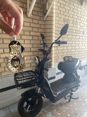Skuter bonvi sotilada pochti yangi