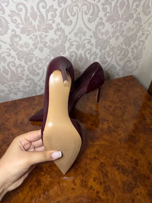Продаются туфли MNG новые на узкую ногу цвет бордо