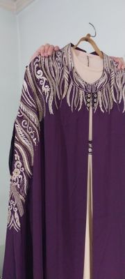 Abaya Dubayniki bir Marta kiyilgan holos