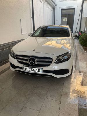 Mersades benz E 200. 213