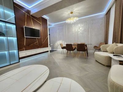 3 комнатная Квартира 115 КВ.М напротив Grand Mir Hotel,5 мин до метро!