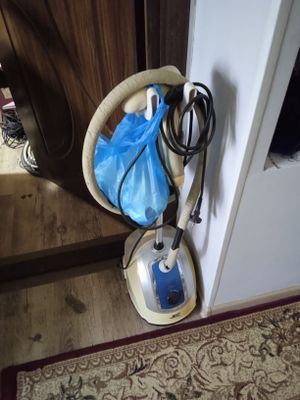 Паровой утюг для выглаживания костюмов,платья.