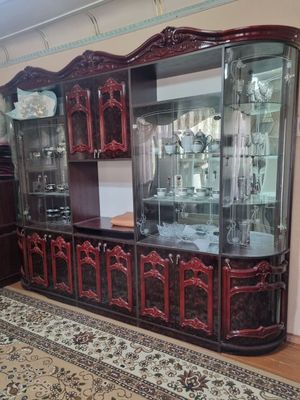 Mebel sotiladi stenka spalnni shikaf kamplekt xamma narsasi bor