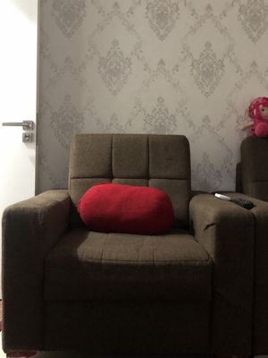 Kreslo sotiladi.