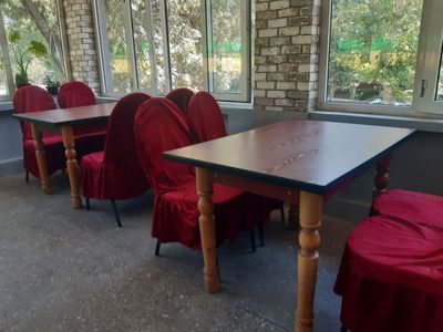 Oshxona uchun tayyor mebel va gaz plitalari