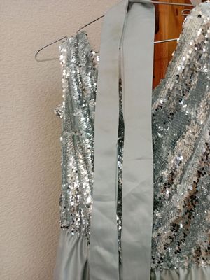 Платье серебристое