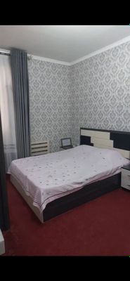 Продам стол, кровать (самовывоз)