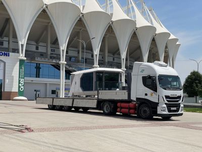 Iveco sotiladi pritsepi bilan